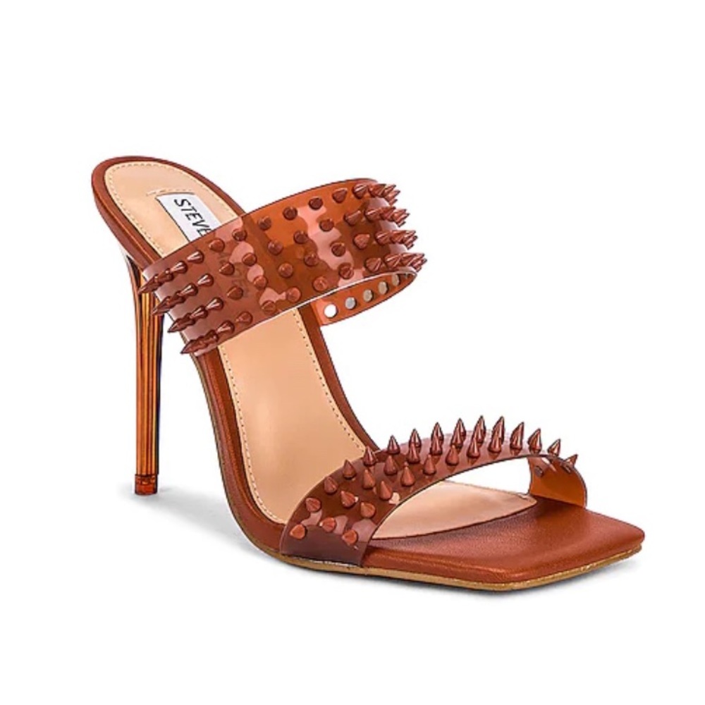 NWOT Steve Madden Luna heels with studs size 8.